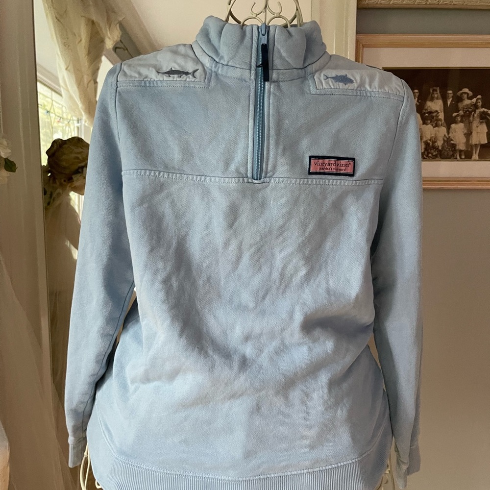 Vineyard Vines Sweatshirt with embroidered fish